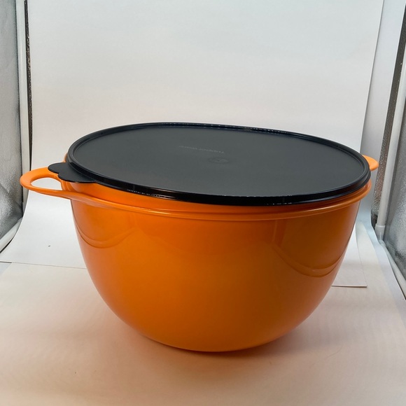 TUPPERWARE Jumbo THATSA Bowl 14 L / 59 CUPS Orange & Black Lid - Picture 12 of 13